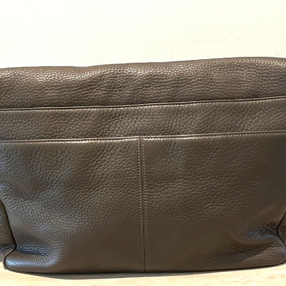 Rare Ecco Unisex Ely Grey Pebbled Leather Messenger Bag is Pristine - Picture 5 of 16